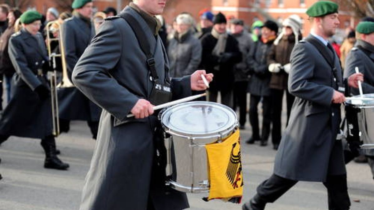 Mit einem Abschlussappell verabschiedete sich das Raketenartilleriebataillon 132 aus Sondershausen. Künftig werden die Soldaten auf die Standorte Münster, Idar-Oberstein und Weiden verteilt. Foto: Nico Kiesel