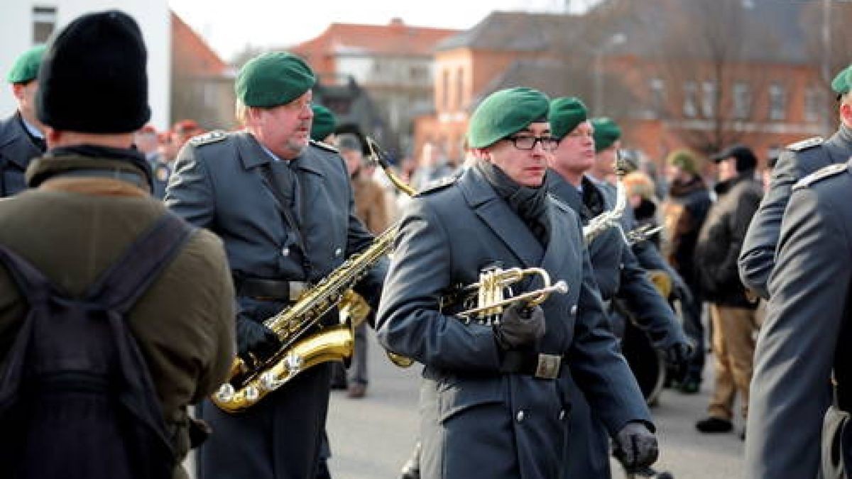 Mit einem Abschlussappell verabschiedete sich das Raketenartilleriebataillon 132 aus Sondershausen. Künftig werden die Soldaten auf die Standorte Münster, Idar-Oberstein und Weiden verteilt. Foto: Nico Kiesel