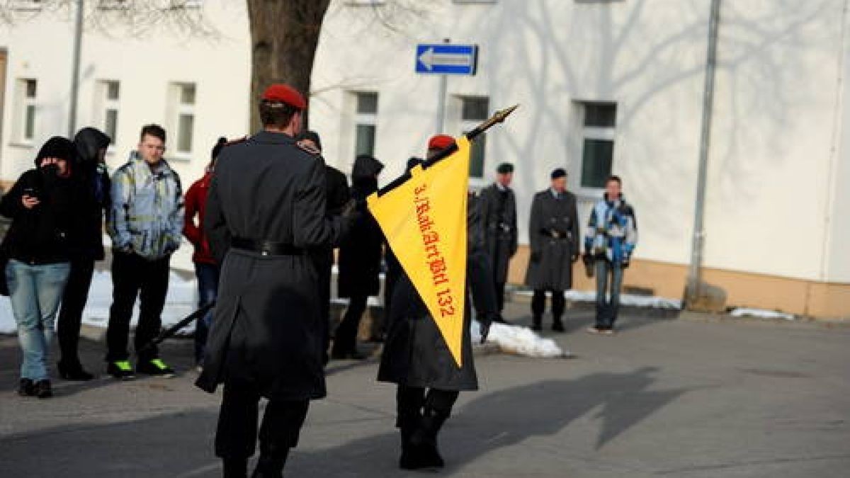 Mit einem Abschlussappell verabschiedete sich das Raketenartilleriebataillon 132 aus Sondershausen. Künftig werden die Soldaten auf die Standorte Münster, Idar-Oberstein und Weiden verteilt. Foto: Nico Kiesel