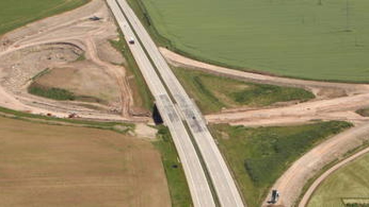 Das teilstück zwischen dem Autobahndreieck Südharz und dem Schmücketunnel bei Heldrungen wird am 29. April übergeben. Archiv-Foto: Wilhelm Slodczyk