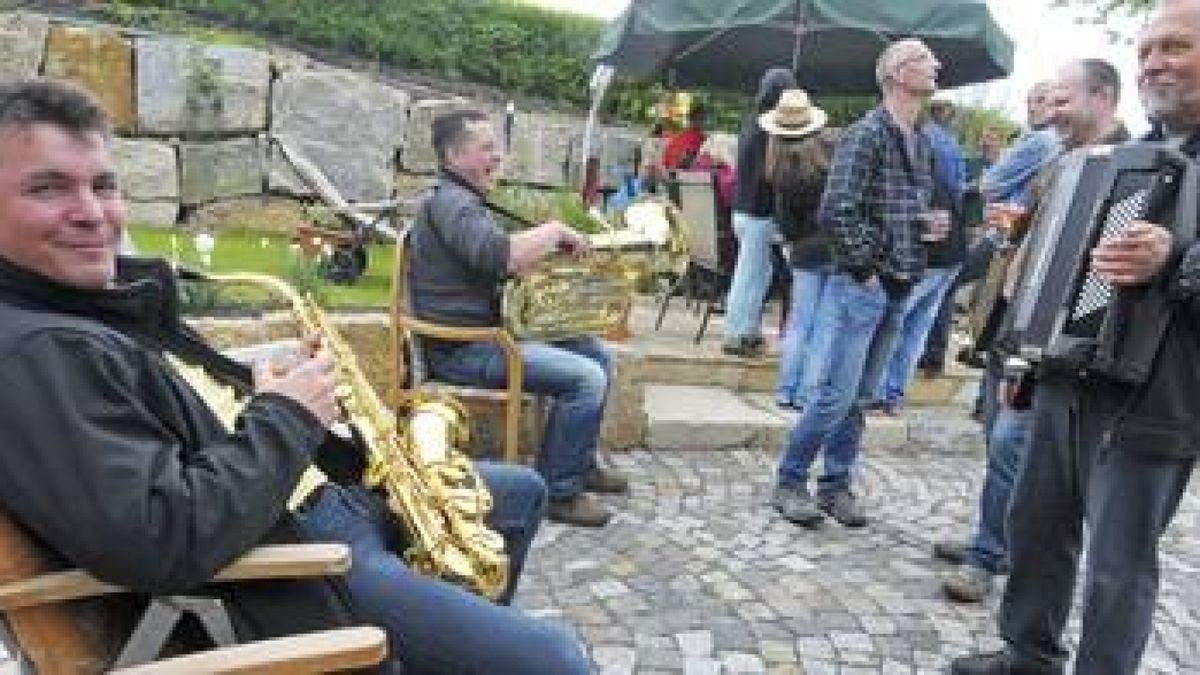 Festhalle am Ottstedter Ortsrand sich zur Zugabe