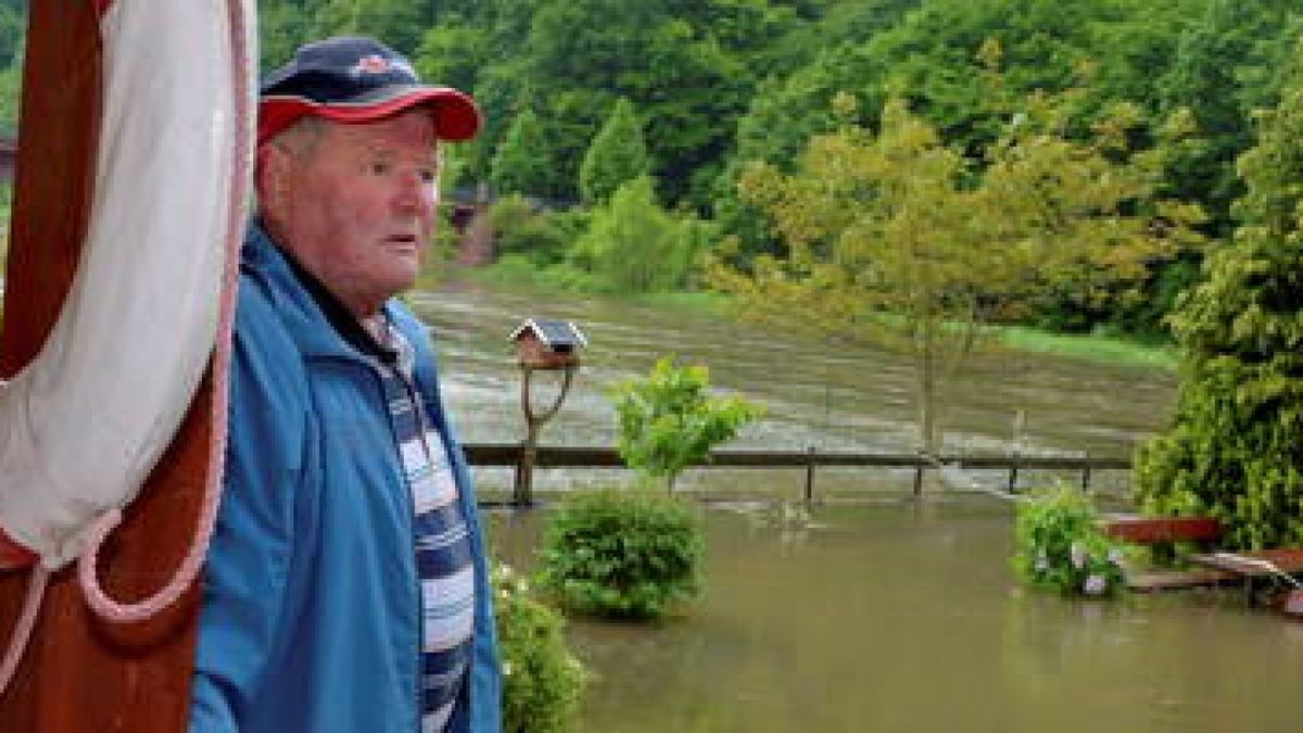 Das Hochwasser der Werra hat Gärten in Lindewerra überflutet