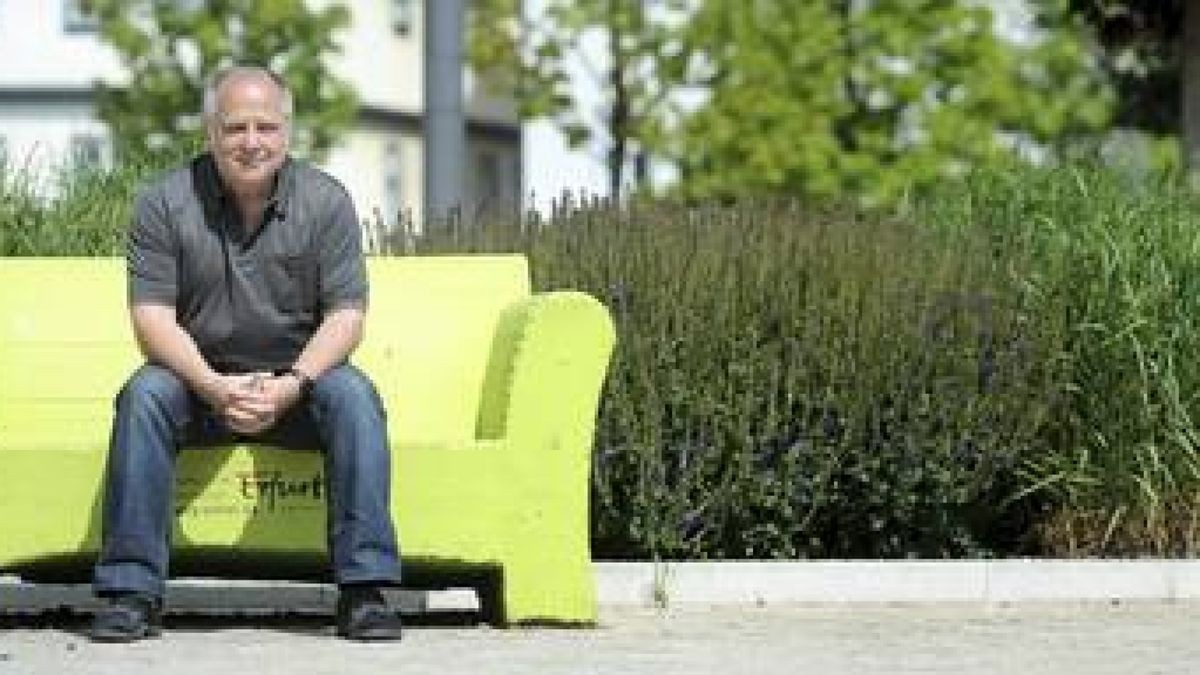 Stefan Sethe schied mit 1300 Euro aus dem Staatsdienst aus. Im Erfurter Hirschgarten erinnert er sich dieser Tage daran. Foto: Marco Kneise