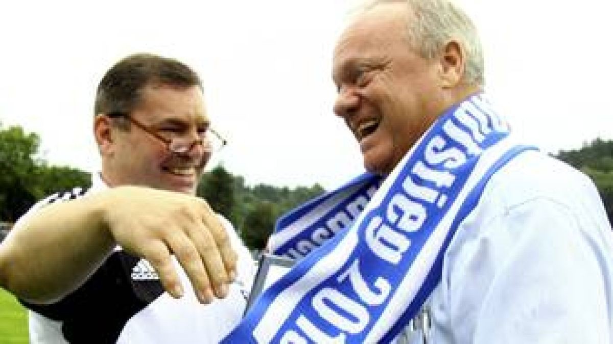 Rolf Töpperwien wurde als neues Ehrenmitglied beim FSV Wacker 90 Nordhausen aufgenommen. Foto: Christoph Keil