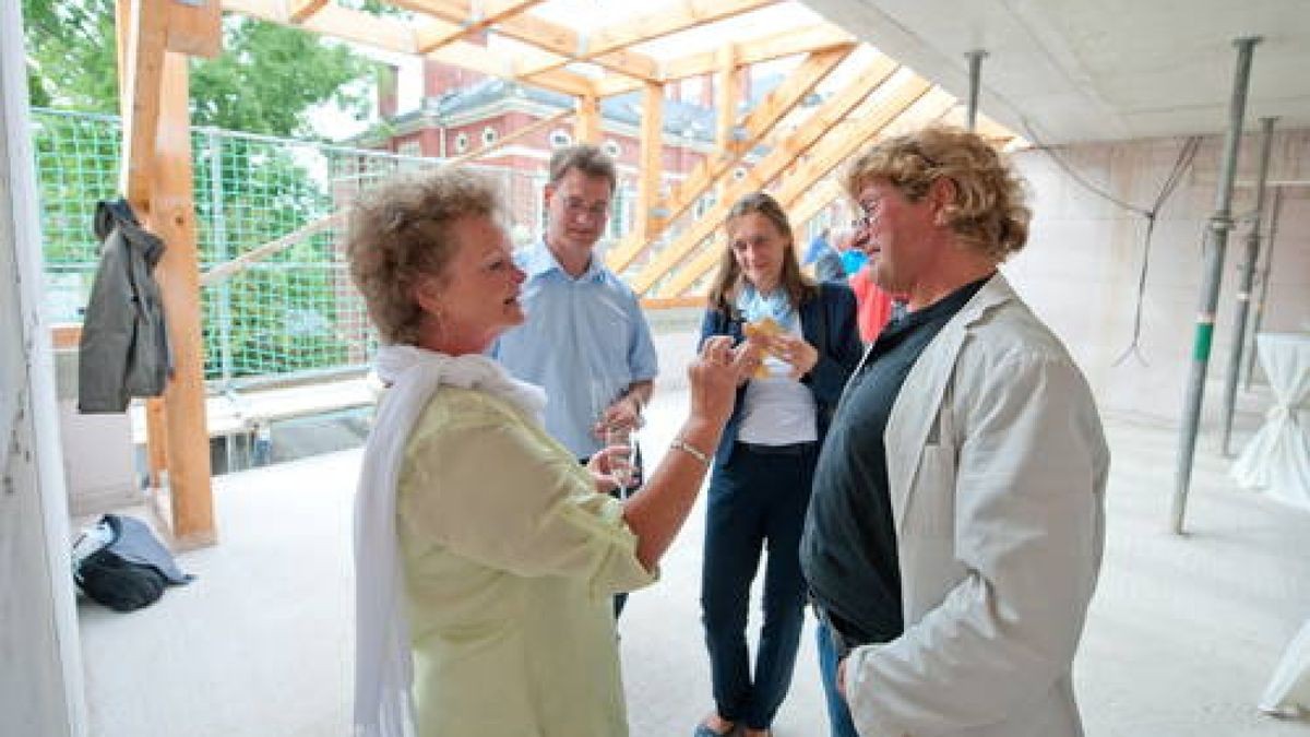 26.08. Mit dem Setzen der Richtkrone feierte die GWG am Neubau des Stadthauses am Poseckschen Garten ihr Richtfest. Foto: Thomas Müller