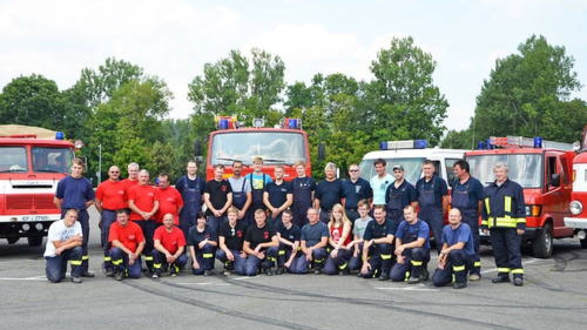 25.08. Die Freiwilligen Feuerwehren der VG Kranichfeld trafen sich zur Sternfahrt am Parkplatz nahe des Stausees. Foto: Bernd Rödger