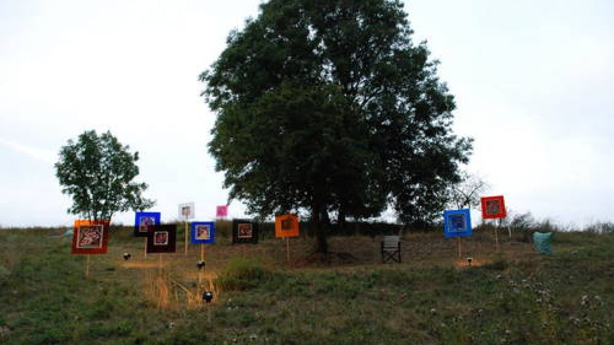 25.08. Weit mehr als 200 Besucher kamen zum 11. Kunstprojekt auf dem Kirschberg in Weiden. Foto: Thorsten Büker