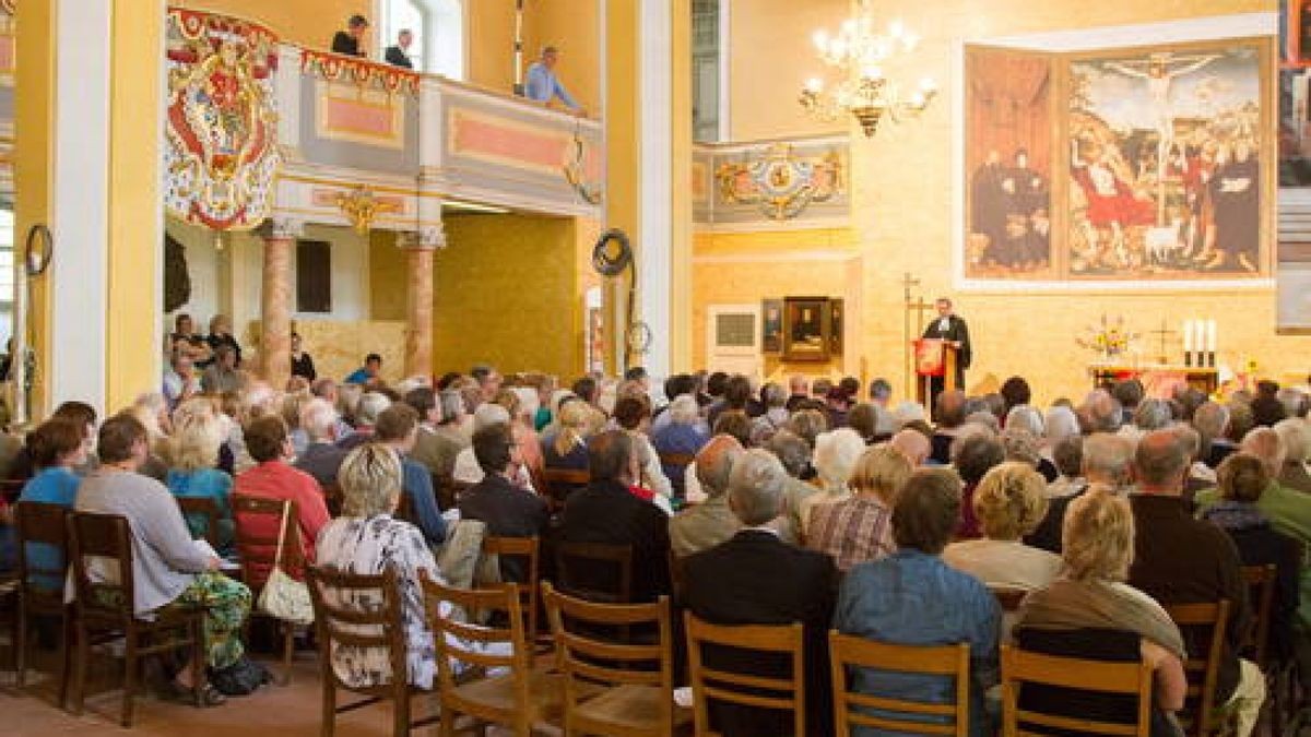 25.08. Einweihung des Herderzentrums und anschließendes Einweihungsfest mit vielen Besuchern. Festgottesdienst in der Stadtkirche St. Peter und Paul. Foto: Henry Sowinski