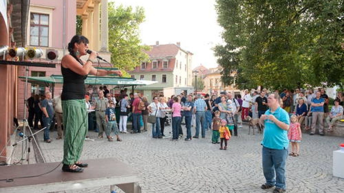 22.08. Zum 5-jährigen  Bestehen der Stiftung Lebenshilfe Weimar/Apolda rockten Weimarer Musiker vor dem Mon Ami. Foto: Thomas Müller