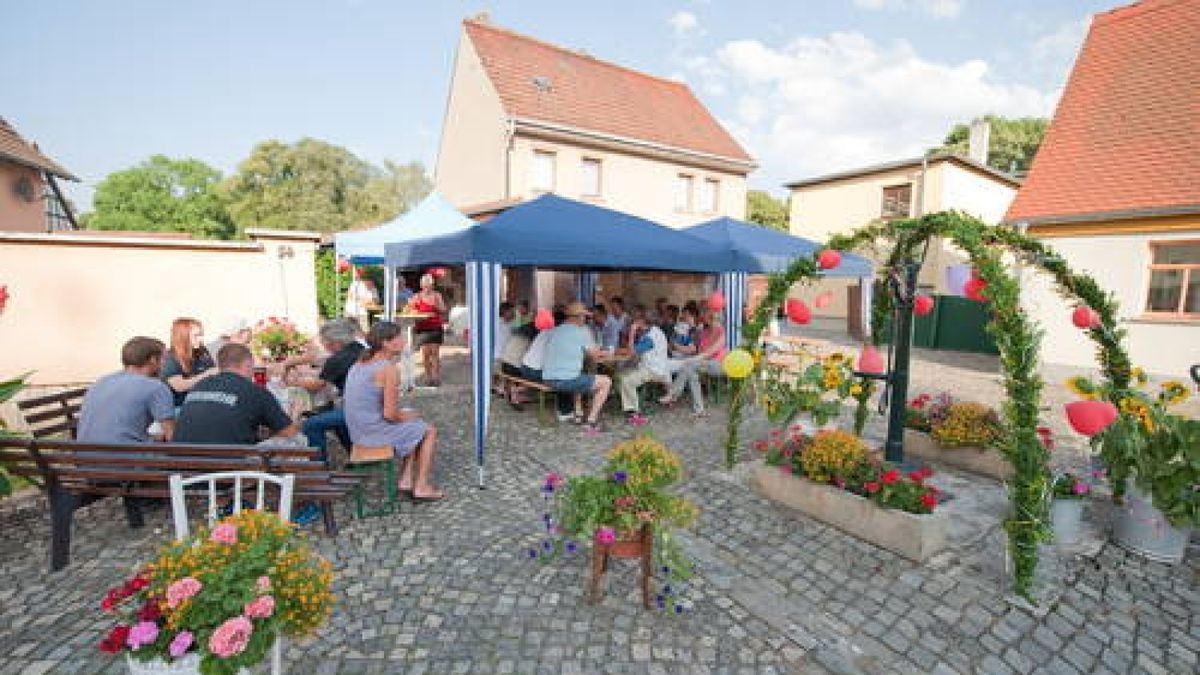 03.08. Die Kromsdorfer Bewohner nutzten das 9. Pumpenfest um den Helfern der Freiwilligen Feuerwehr für ihre Hilfe beim Hochwasser zu danken. Foto: Thomas Müller