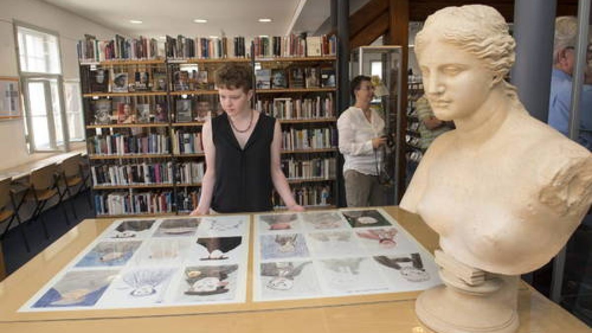 03.08. In der Weimarer Stadtbibliothek wurde die Ausstellung zur Weimarer Kinderbibel eröffnet. Foto: Maik Schuck