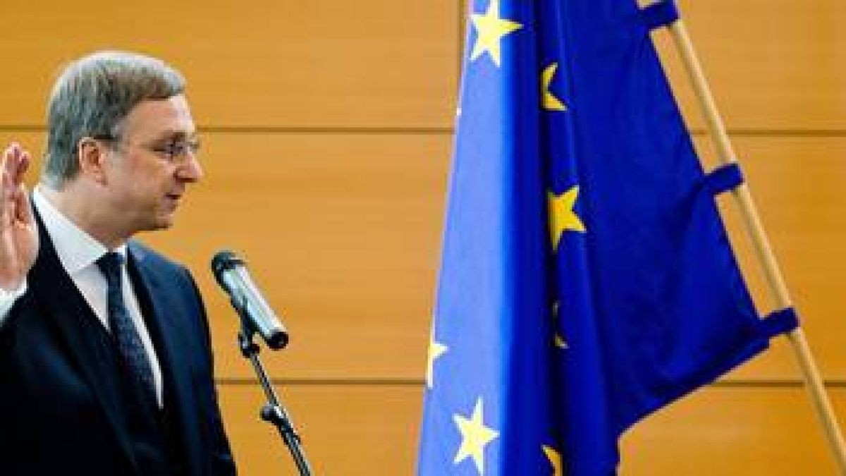 Jürgen Gnauck, neuer Thüringer Minister für Bundes- und Europaangelegenheiten und Chef der Staatskanzlei, wurde am Nachmittag im Thüringer Landtag vereidigt. Foto: Sascha Fromm