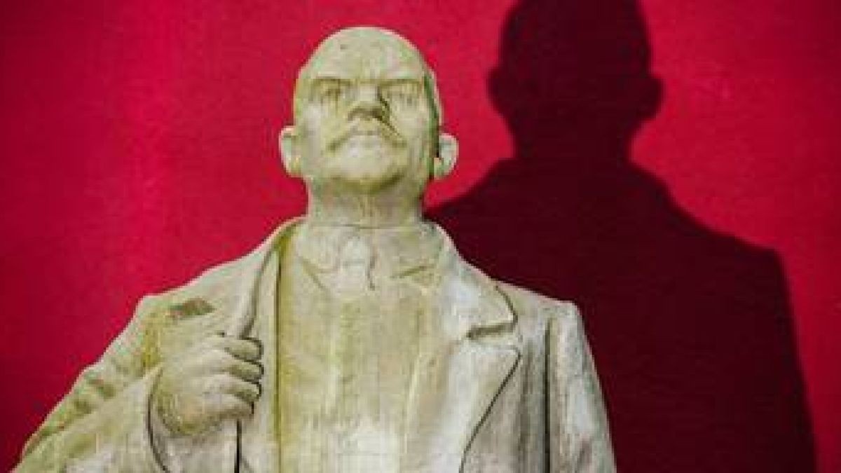 Das Lenin-Denkmal auf dem ehemaligen sowjetischen Militärgelände Nohra-Süd ist eines von wenigen Bauwerken, die vom Abriss verschont blieben. Es wurde von der Landesentwicklungsgesellschaft noch einmal konserviert. Foto: Marco Kneise