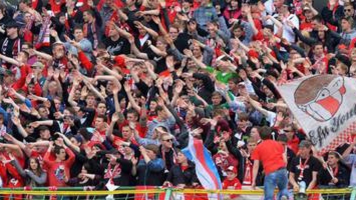 Der Rot-Weiß-Fanblock beim Heimspiel im Mai 2013 gegen Darmstadt 98. Archiv-Foto: Sascha Fromm