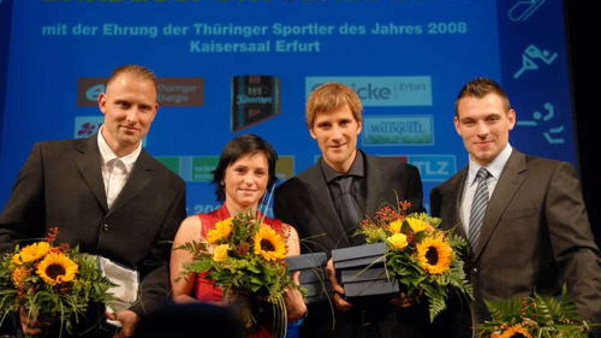 2008: Landessportball mit der Ehrung der Thüringer Sportler des Jahres 2008 im Kaisersaal. (v.l.n.r.) Bobfahrer René Hoppe, Biathletin Andrea Henkel, Nordisch-Kombinierer Ronny Ackermann und Bobfahrer Martin Putze Archivfoto: Marco Kneise