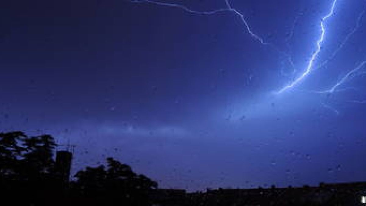 Schwere Gewitter und Starkregen sind in der Nacht von Dienstag zu Mittwoch in Thüringen möglich. Archivfoto: Marco Kneise 