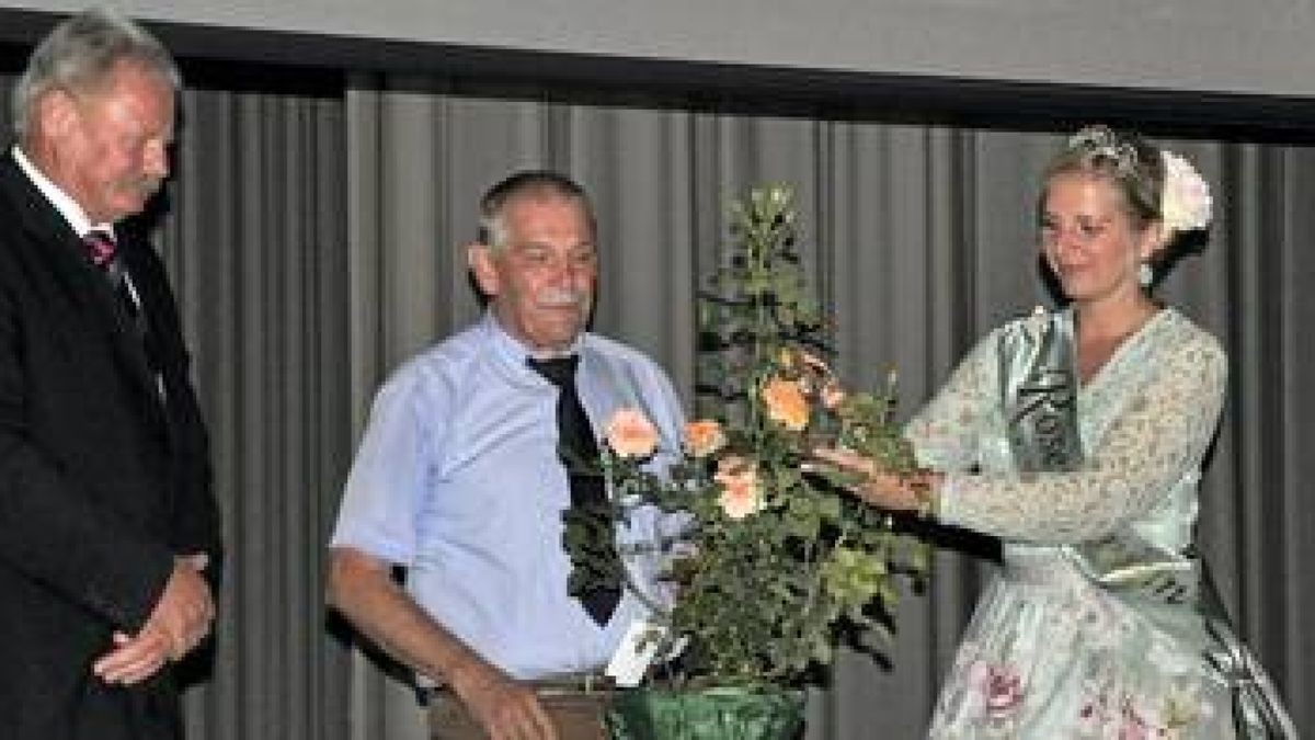 Franz Wänninger und Kristin Schöder bei der Rosentaufe. Foto: M. Mertin