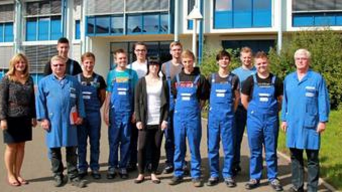 Neun Auszubildende begannen ihre Ausbildung bei der Firma Erdrich in