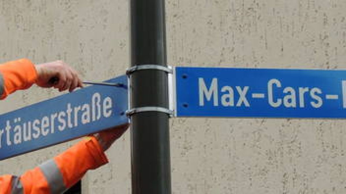 Namensgebung des Max-Cars-Platzes vor der neuen Synagoge in Erfurt. Foto: Birgit Kummer 