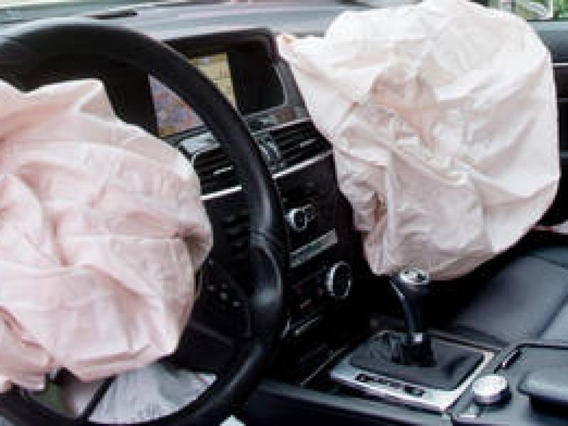 Autofahrer löst Airbag an Bordsteinkante in Schwerstedt aus