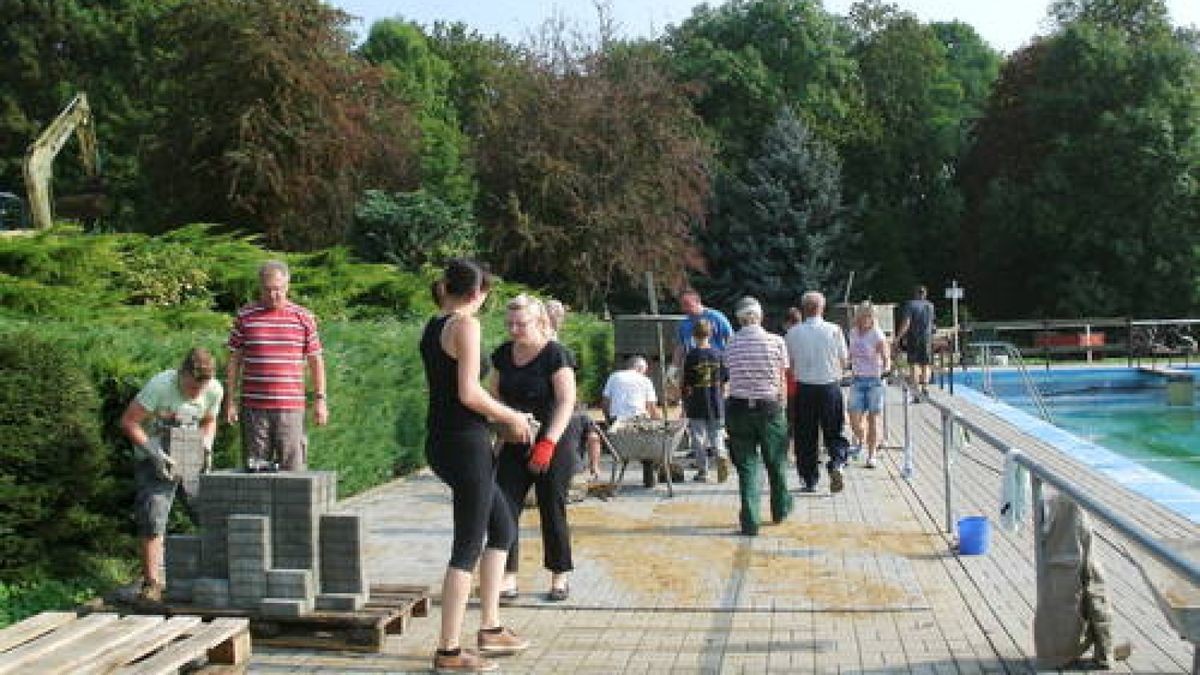 25.09. Erster freiwilliger Arbeitseinsatz im Freibad Oßmannstedt. Foto: Anita Diener