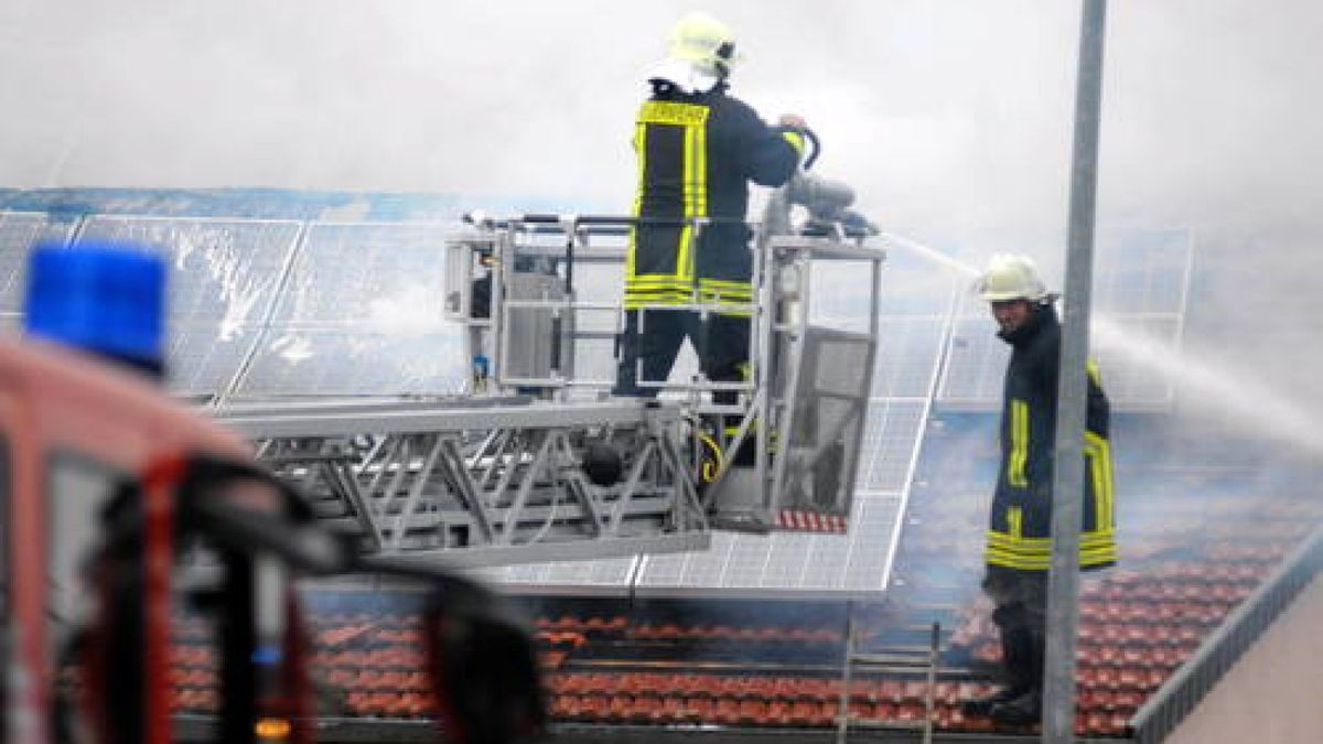 24.09. Großbrand in Dachdeckerei in Krautheim. Foto: Jens Lehnert