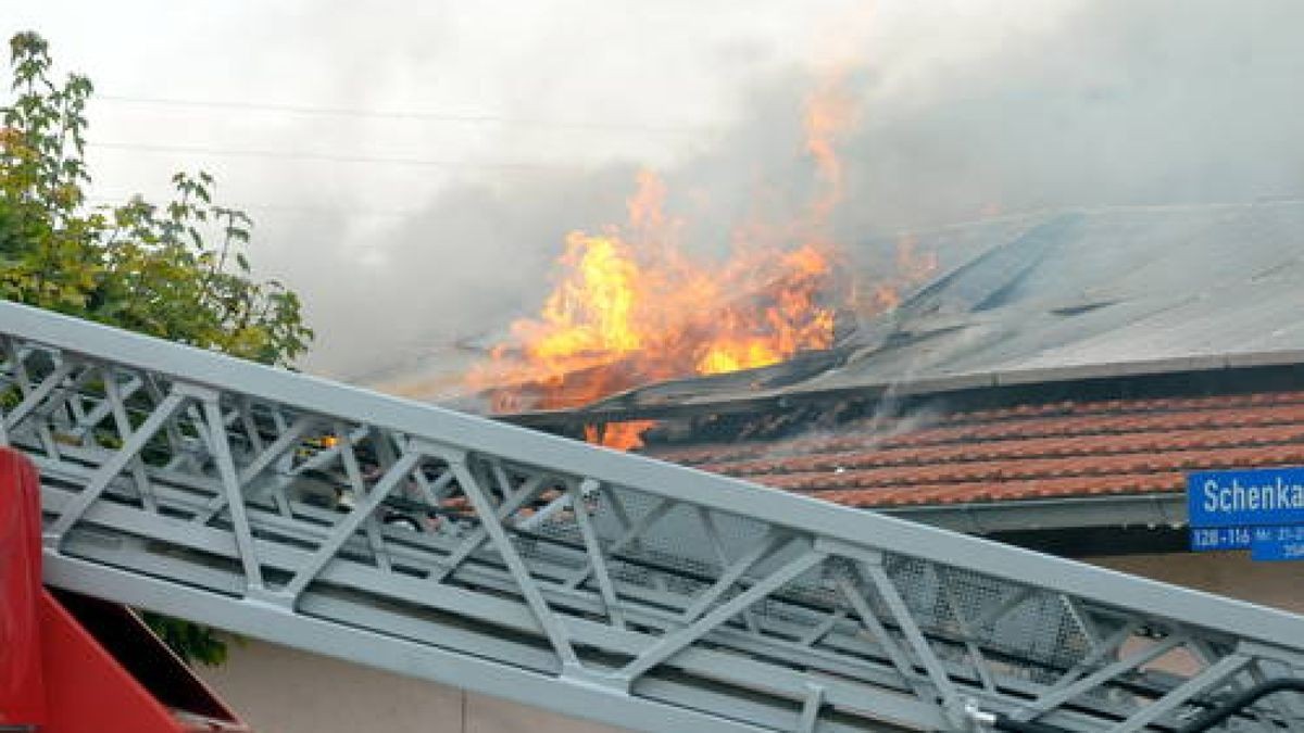 24.09. Großbrand in Dachdeckerei in Krautheim. Foto: Jens Lehnert