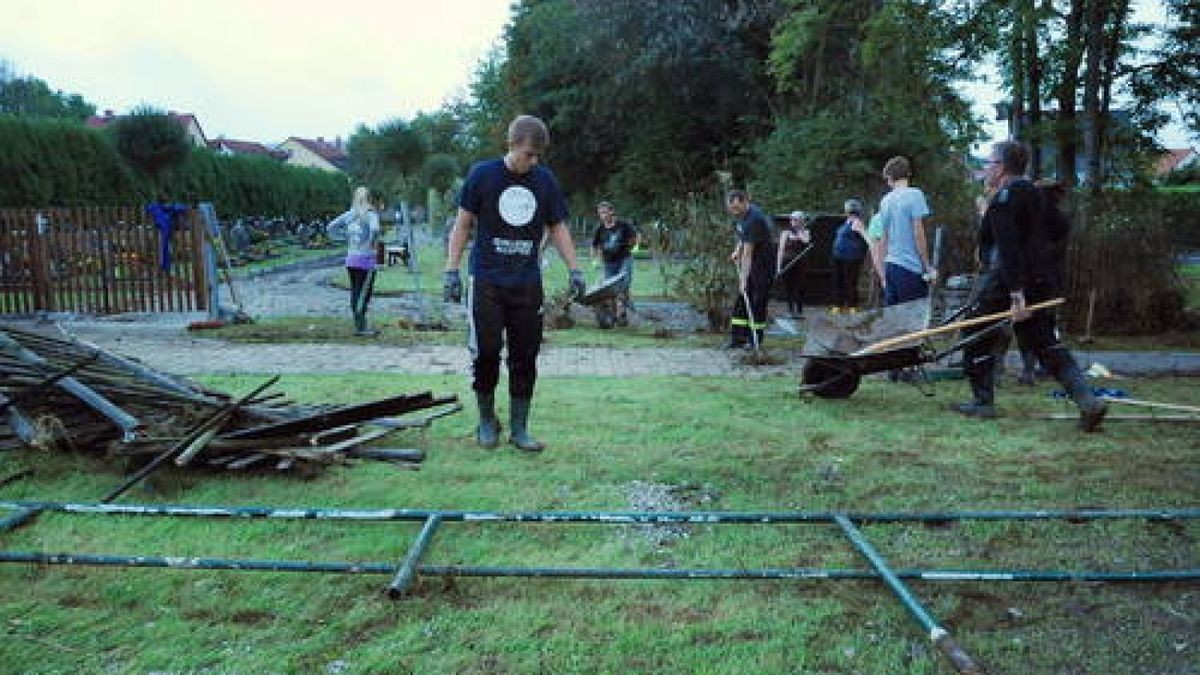 21.09. Klettbach. Der Tag nach dem Unwetter: Das Aufräumen und eine Schadensaufnahme sind in vollem Gange. Foto: Michael Baar