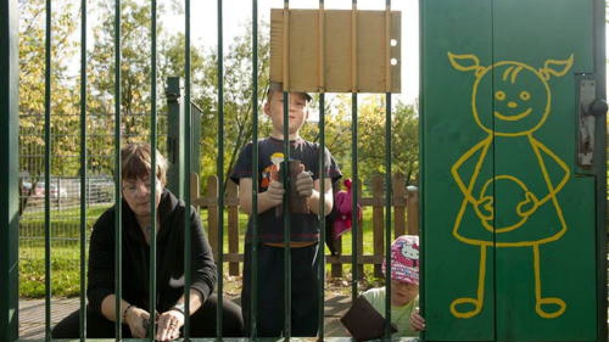 21.09. Weimar. Zum Freiwilligentag halfen in Weimar West Tatkräftige im Kindergarten Sonnenschein. Sie legten ein Gemüse- und Kräuterbeet an. Foto: Maik Schuck