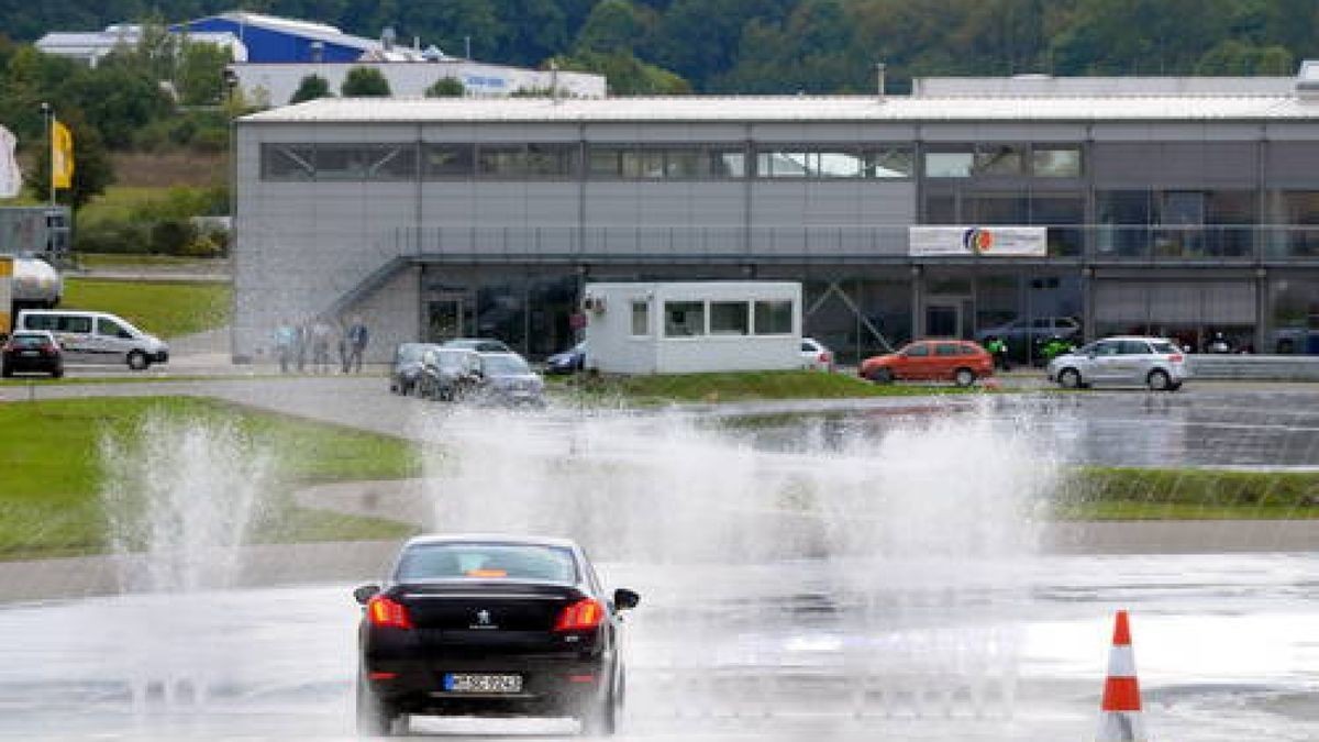 12.09. Ab Herbst auch Trainingseinheiten für schwere Landmaschienen im Fahrsicherheitszentrum des ADAC in Nohra. Foto: Jens Lehnert