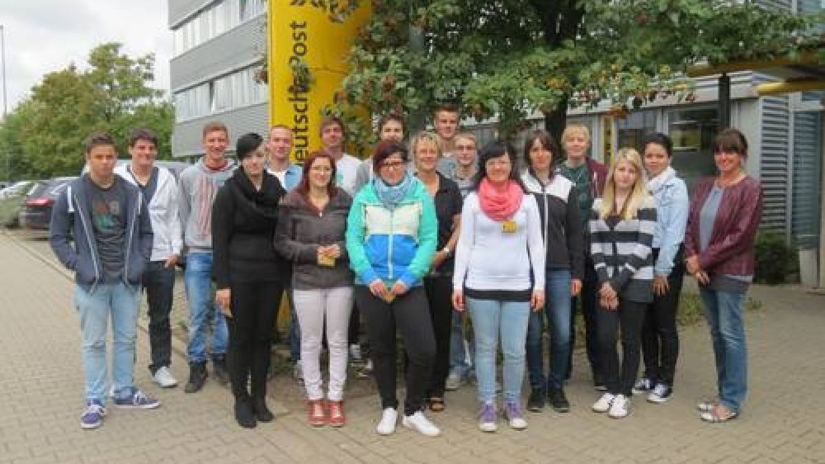 04.09. Nohra. Ausbildungsstart auch bei der Deutschen Post. Im Paketzentrum Nohra und im Briefzentrum Erfurt-Vieselbach begann in dieser Woche für 16 Schulabgänger die Lehre. Foto: Thomas Kutsch