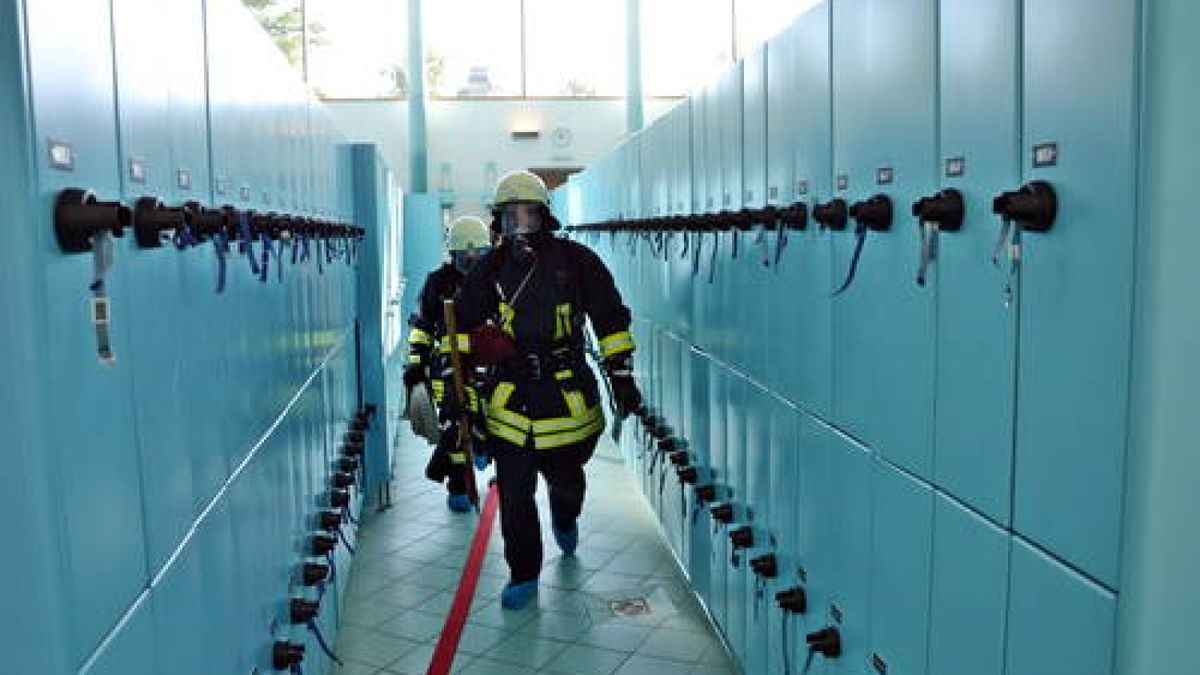 02.09. Hohenfelden. Feuerwehren der Kranichfelder Verwaltungsgemeinschaft probten den Ernstfall in der Avenid-Therme am Stausee. Foto: Bernd Rödger