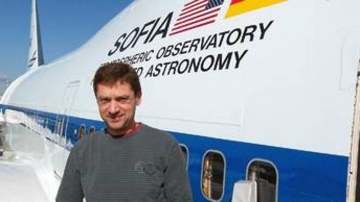 Vor einiger Zeit stand Mario Koch schon mal vor der Stratosphären-Boeing. Foto: privat