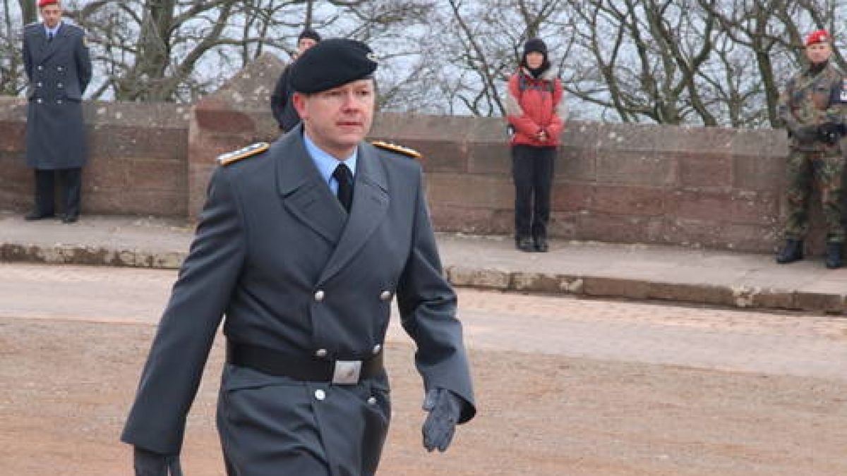 Kommandoübergabe an Oberstleutnant Dirk Werneke am Kyffhäuser-Denkmal Bad Frankenhausen. Er ist neuer Kommandeur des Versorgungsbataillon 131. Dazu gehören über 1000 Soldaten an vier Standorten, darunter auch in Bad Frankenhausen. Foto: Ingolf Gläser