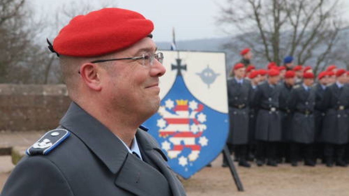 Kommandoübergabe an Oberstleutnant Dirk Werneke am Kyffhäuser-Denkmal Bad Frankenhausen. Er ist neuer Kommandeur des Versorgungsbataillon 131. Dazu gehören über 1000 Soldaten an vier Standorten, darunter auch in Bad Frankenhausen. Foto: Ingolf Gläser