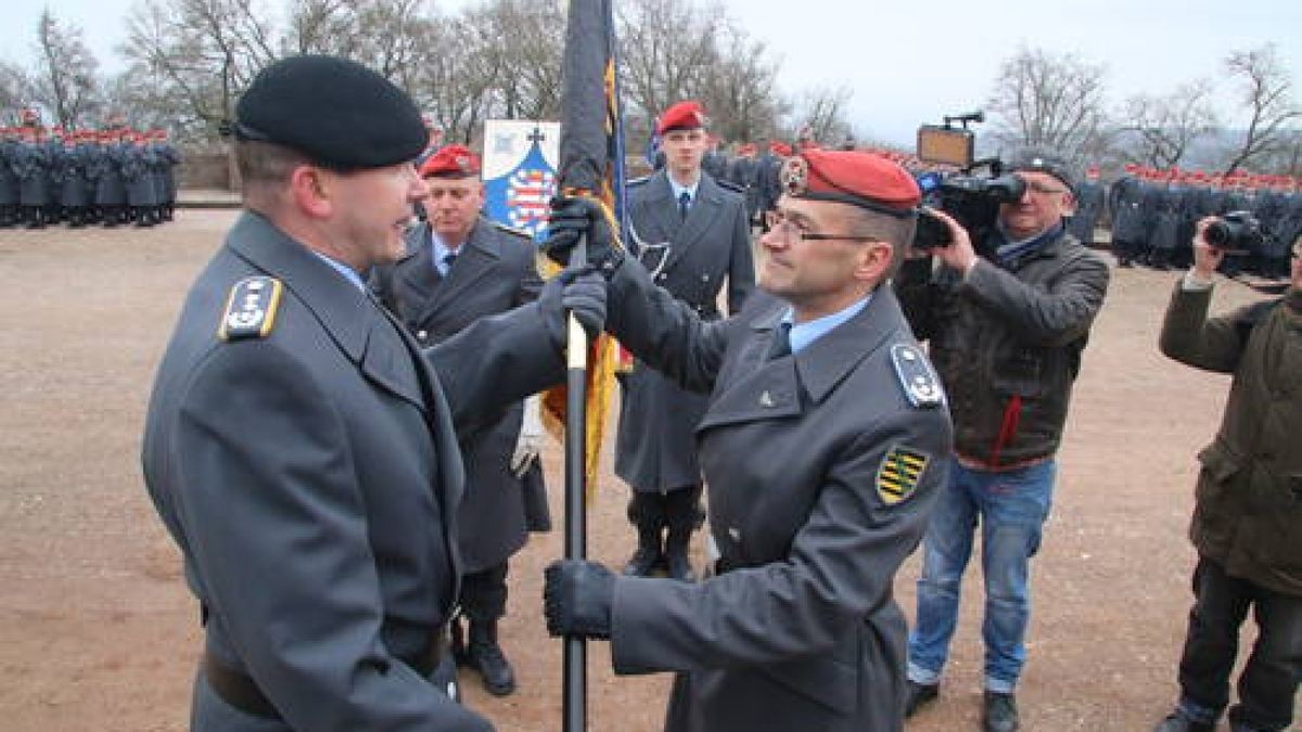 Kommandoübergabe an Oberstleutnant Dirk Werneke am Kyffhäuser-Denkmal Bad Frankenhausen. Er ist neuer Kommandeur des Versorgungsbataillon 131. Dazu gehören über 1000 Soldaten an vier Standorten, darunter auch in Bad Frankenhausen. Foto: Ingolf Gläser