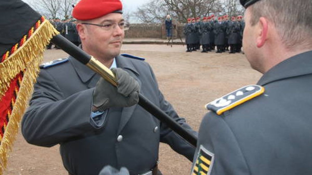 Kommandoübergabe an Oberstleutnant Dirk Werneke am Kyffhäuser-Denkmal Bad Frankenhausen. Er ist neuer Kommandeur des Versorgungsbataillon 131. Dazu gehören über 1000 Soldaten an vier Standorten, darunter auch in Bad Frankenhausen. Foto: Ingolf Gläser