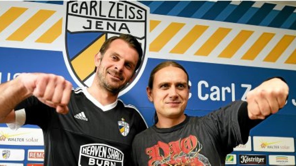 Die Thüringer Metal-Band „Heaven Shall Burn“ ist der neue Trikotsponsor des FC Carl Zeiss Jena. Foto: privat