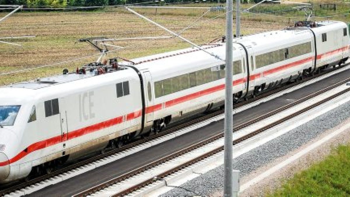 Ein spezieller Messzug ICE-S verkehrte im September 2014 zu einer Hochtastmessfahrt bei Vieselbach auf der Neubaustrecke Erfurt-Leipzig/Halle. Foto: Marco Kneise