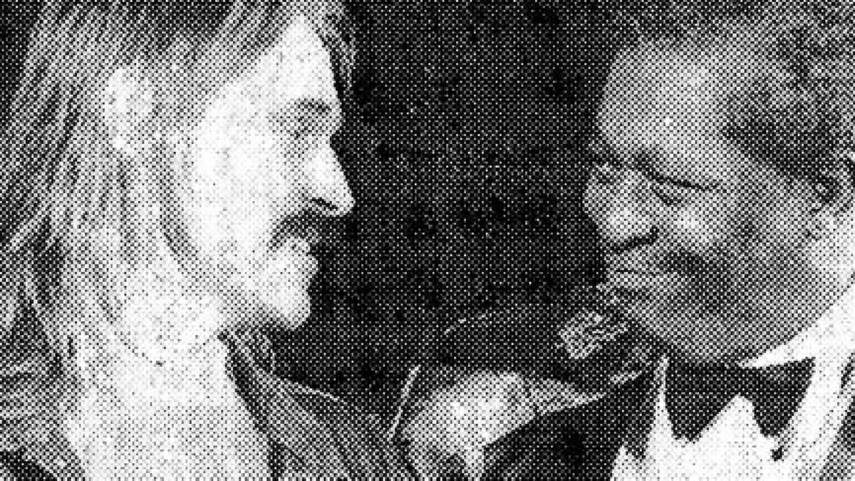 Ein magischer Moment für Jürgen Kerth mit B.B. King 1993 auf der Weimarhallen-Bühne. Foto: M. Keller