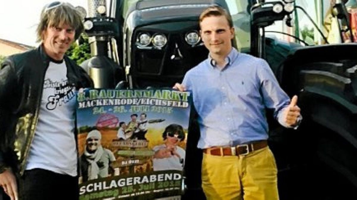 Gemeinsam auf Werbetour: Mickie Krause und Stefan Springsguth sind bestens vorbereitet auf den Bauernmarkt in sechs Wochen. Foto: K. Springsguth