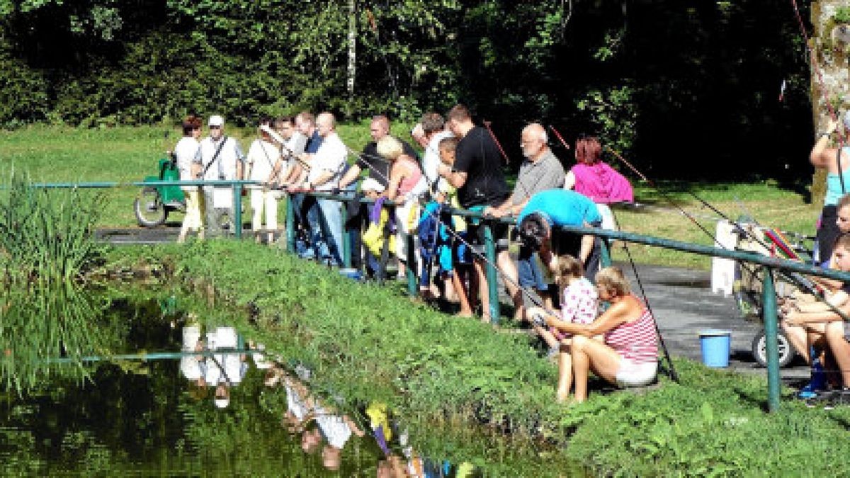 Trotz der mageren Ausbeute beim Angeltag auf dem Campingplatz Meyersgrund hatten die Gäste ihren Spaß. Und Fisch gab‘s am Abend trotzdem noch. Foto: Arne Martius