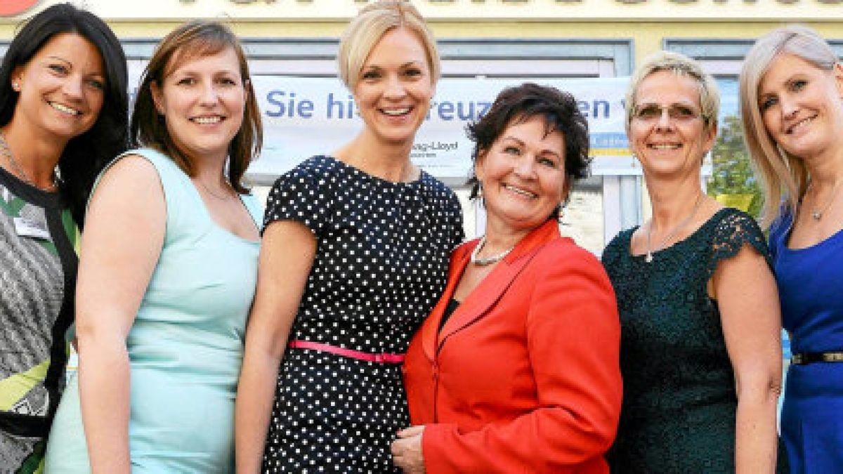 Antje Stolze, Sarah Kanngießer, Kristin Schulz, Birgit Becker, Birgit Bickel und Manuela Edelmann(von links) vom Tui-Reisecenter in Mühlhausen. Foto: Jens König