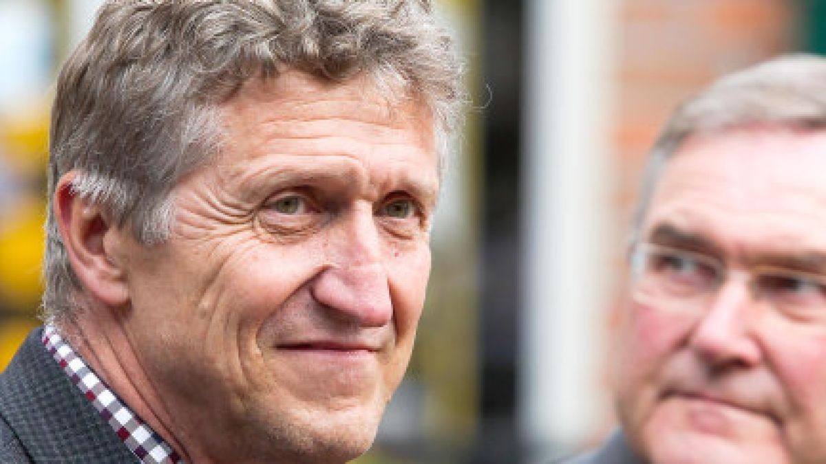 Oberbürgermeister Klaus Zeh (links) ist noch bis Samstag Kreisvorsitzender seiner Partei. Rechts der Ehrengast des CDU-Sommerfestes Franz Josef Jung. Foto: Christoph Keil