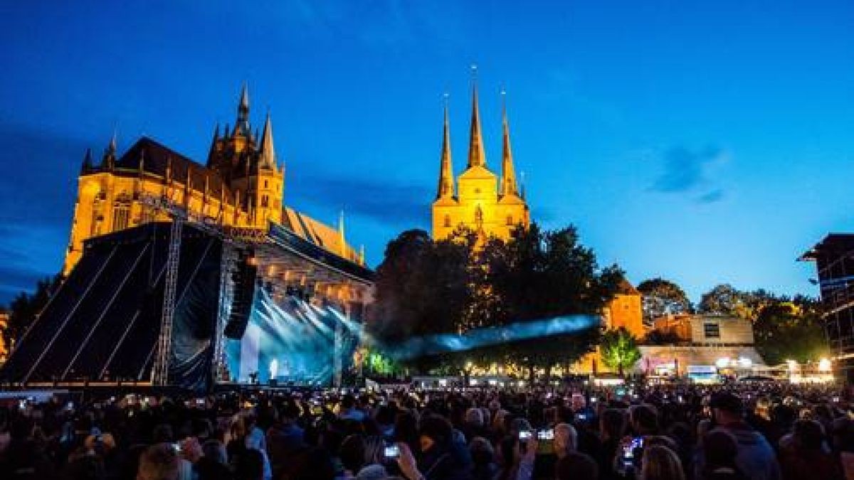 Der Sänger Xavier Naidoo spielte am Freitagabend bei seinem ausverkauften Konzert im Rahmen der 