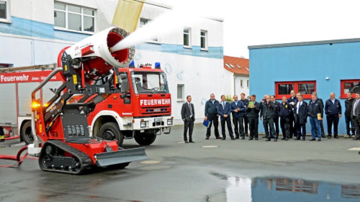 Mit Drohnen und Kanonen: die Zukunft der Feuerwehrtechnik