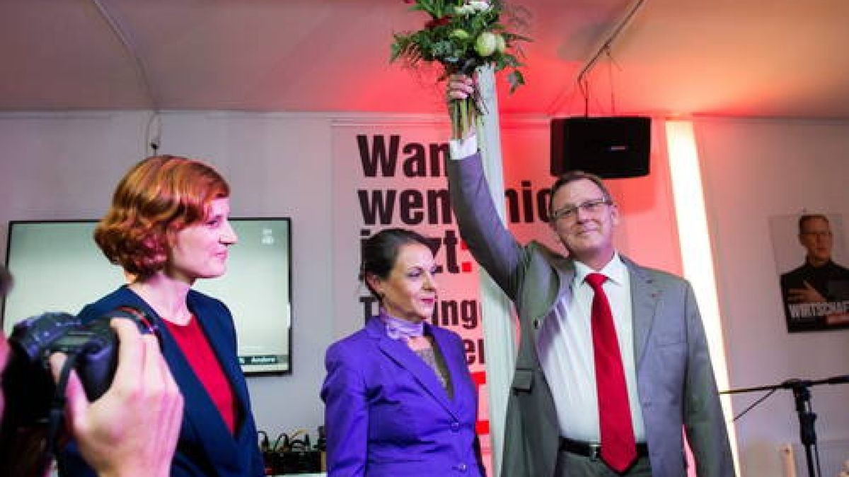 Bodo Ramelow mit seiner Frau Germana Alberti vom Hofe und der Bundesvorsitzenden Katja Knipping ....