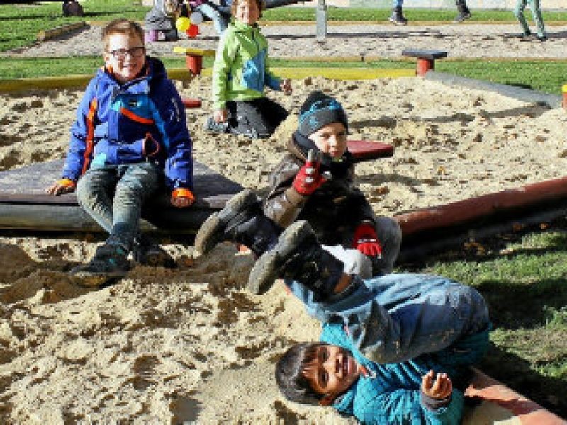 Neuer Spielplatz an der Grundschule West in Rudolstadt übergeben