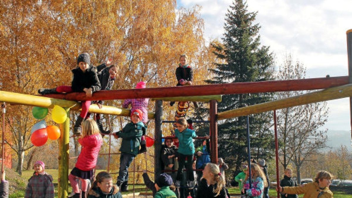 Neuer Spielplatz an der Grundschule West in Rudolstadt übergeben