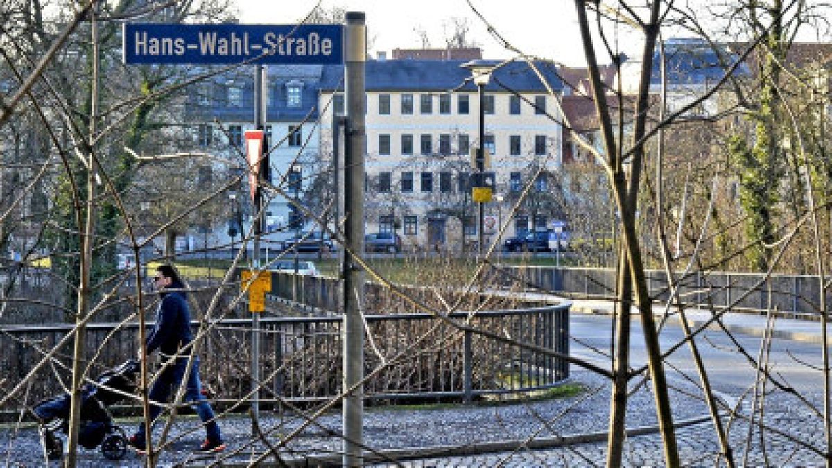 An dieser Seite der Kegelbrücke stand 1803 bis 1963 ein Torhaus, das Heinrich Gentz entworfen hatte. Es gab der Straße ihren Namen. Foto: H. Schumann